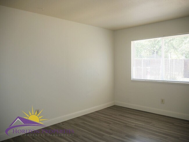 Building Photo - 1522 Los Robles Blvd