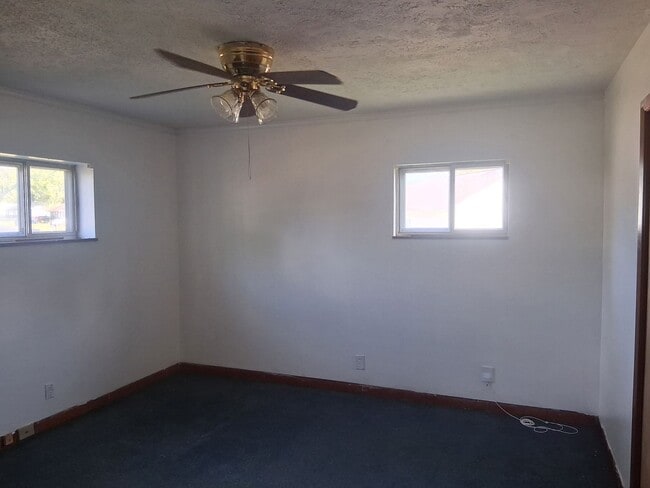 Building Photo - Maryville 2 bedroom 1 bath apartment, wate...