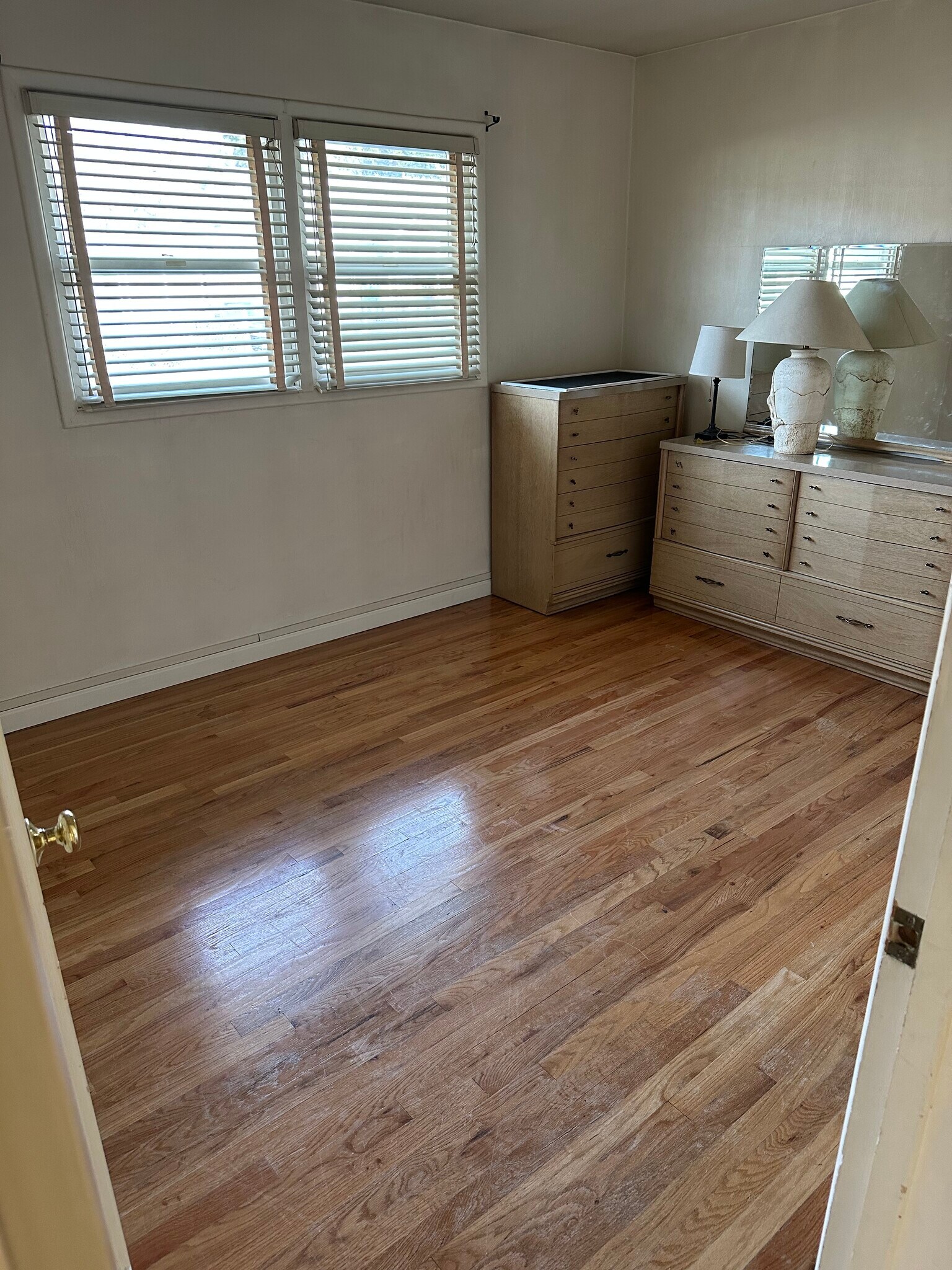 Building Photo - 363 6th Ave SW