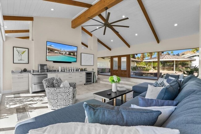 Building Photo - 48731 San Vicente St