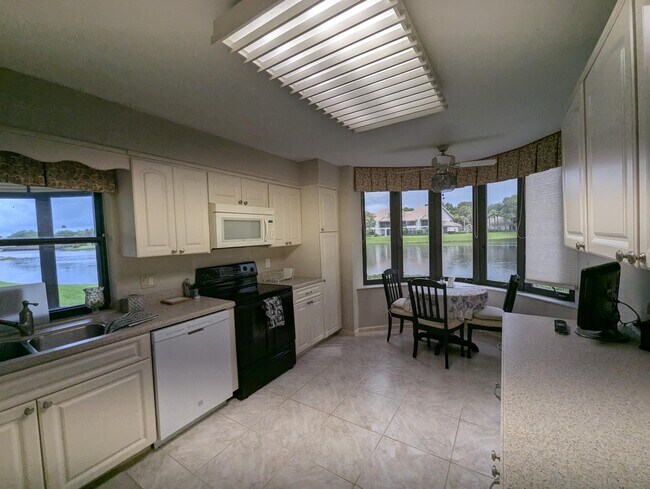 Building Photo - 16941 Waterbend Dr