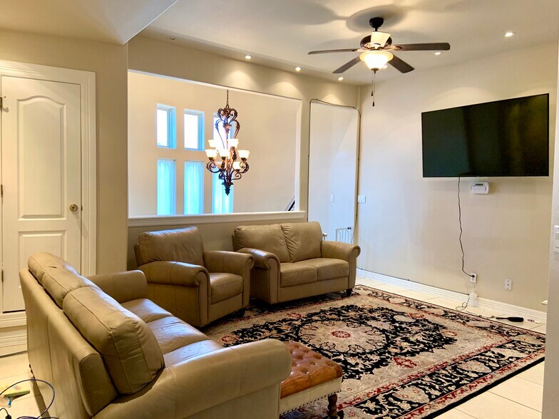 Building Photo - 2602 Deer Trl