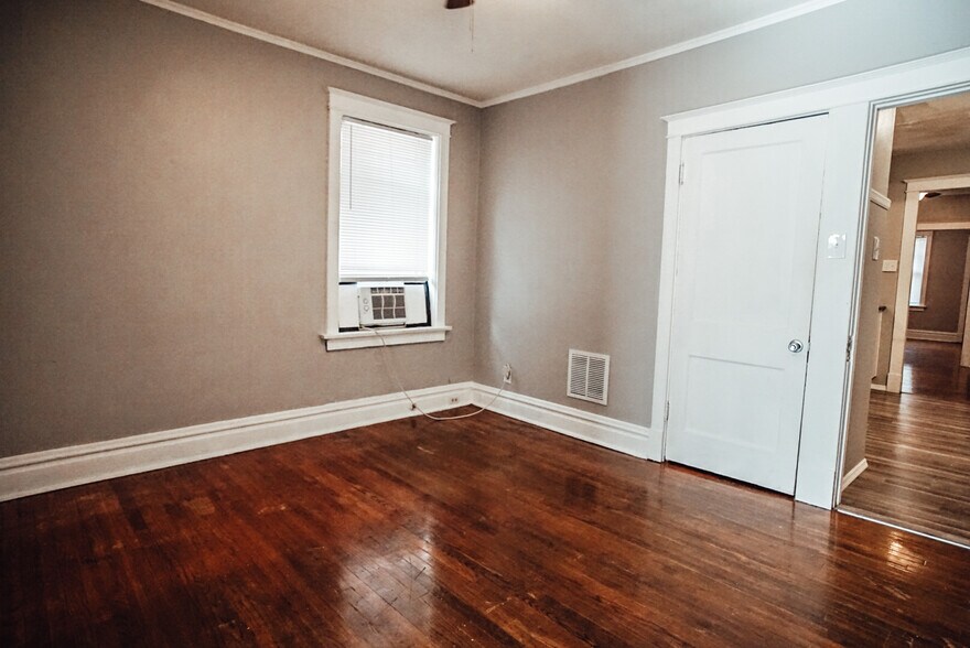 Building Photo - 4974 Chippewa St