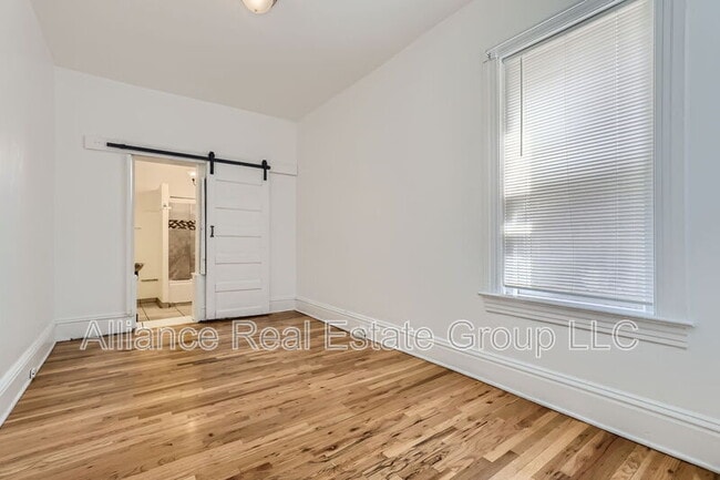 Building Photo - 39 W Byers Pl