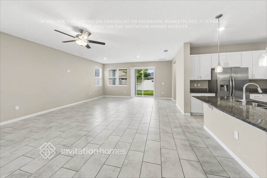 Building Photo - 14231 Seranoa Dr