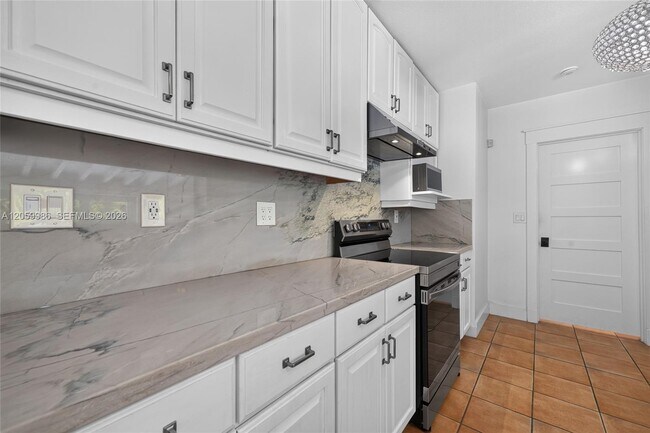 Building Photo - 12935 SW 81st Ave