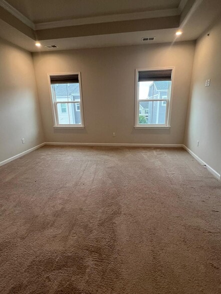 Upper Level-Master Bedroom - 2010 Hemlock Ln