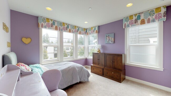 Building Photo - Issaquah highlands 5 bedroom plus Den and 5.5 bathroom newer home with a lot of amenities!!!  A m...