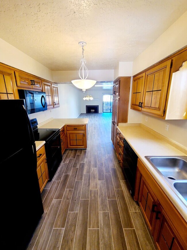 Building Photo - Coming August 11th, 2026! 2 bed 2 bath townhome! Must See!!
