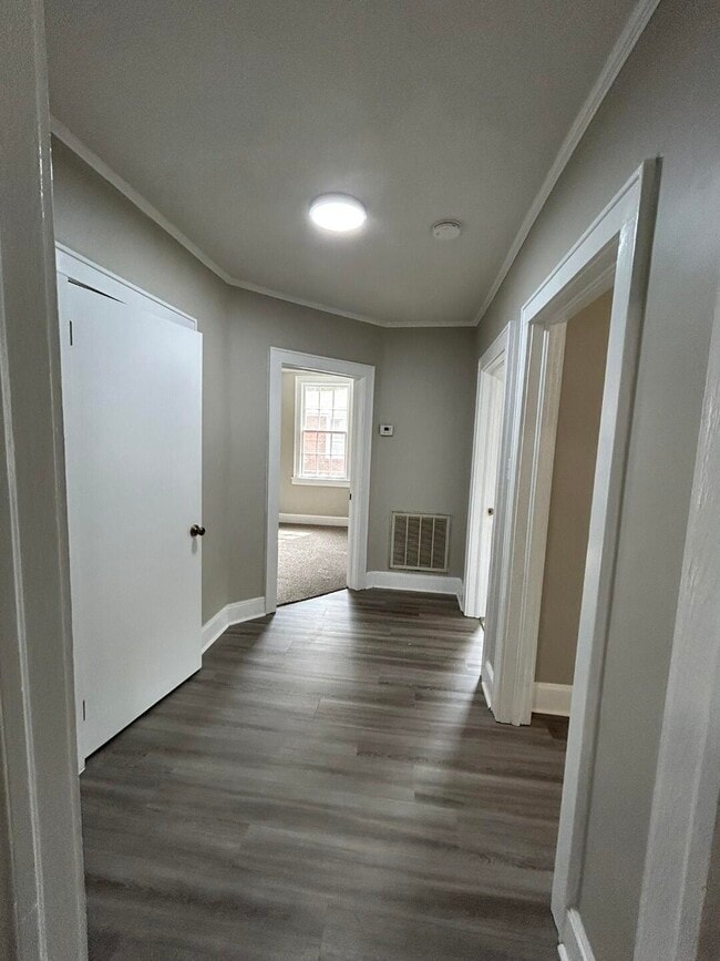 Building Photo - 411 E Charlotte Ave