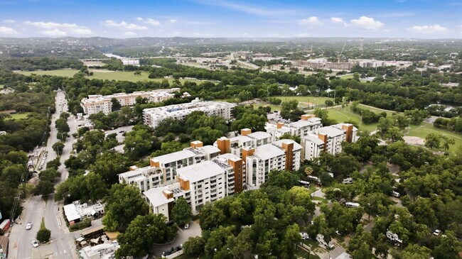 Building Photo - Sophisticated Living on Barton Springs