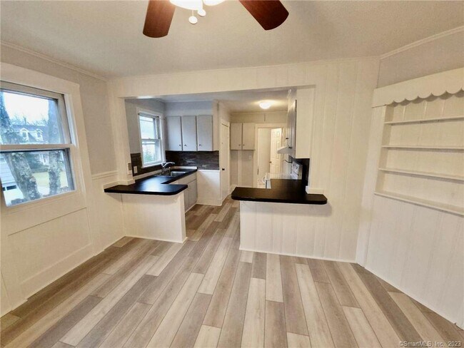 Building Photo - 303 Newtown Ave