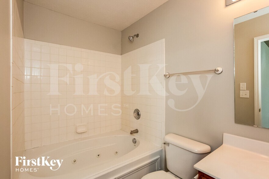 Building Photo - 14904 Dry Creek Rd