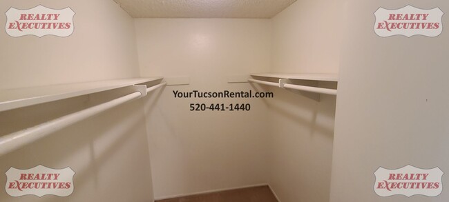 Building Photo - 22nd & Kolb Area Condo - Upstairs unit in ...