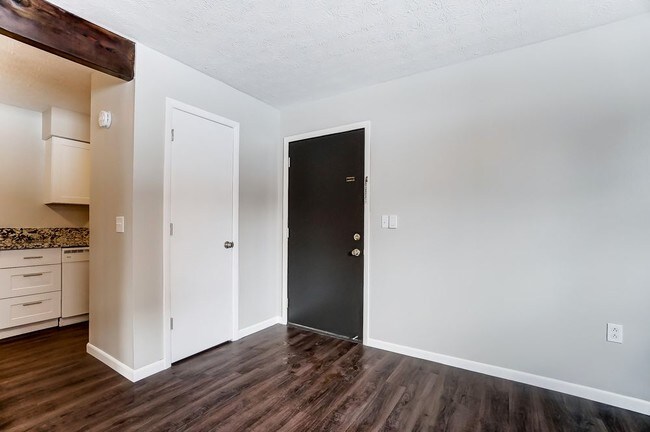 Building Photo - 722-F Collins Avenue
