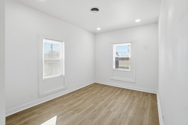 Building Photo - 630 Ewing Ave