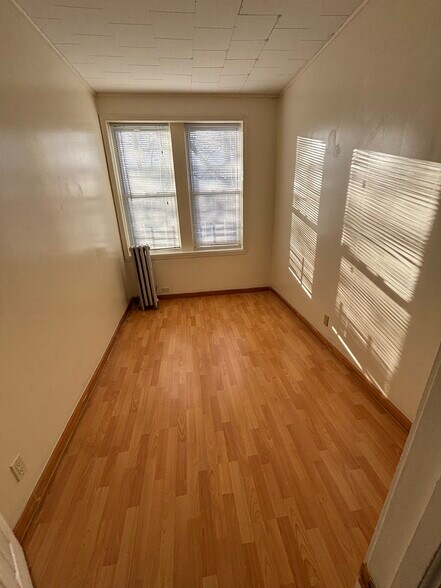 Bed 2 - 2333 E 24th St