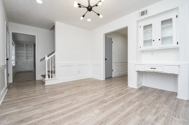 Building Photo - 15814 Winding Moss Dr