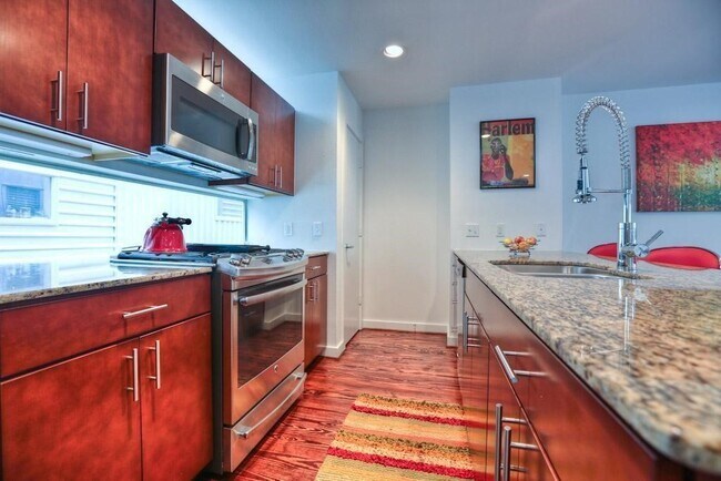 Building Photo - 317 Sydnor St