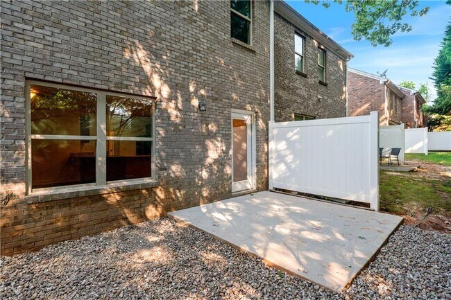 Building Photo - 204 Britt Dr