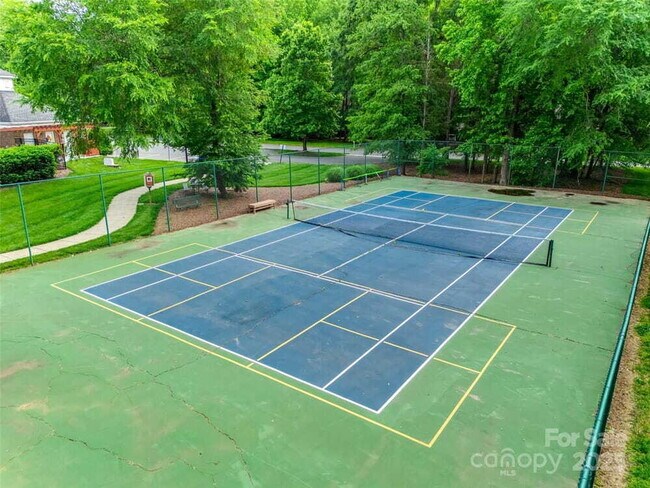 Building Photo - Beautiful 5-Bedroom Home in Huntersville w...