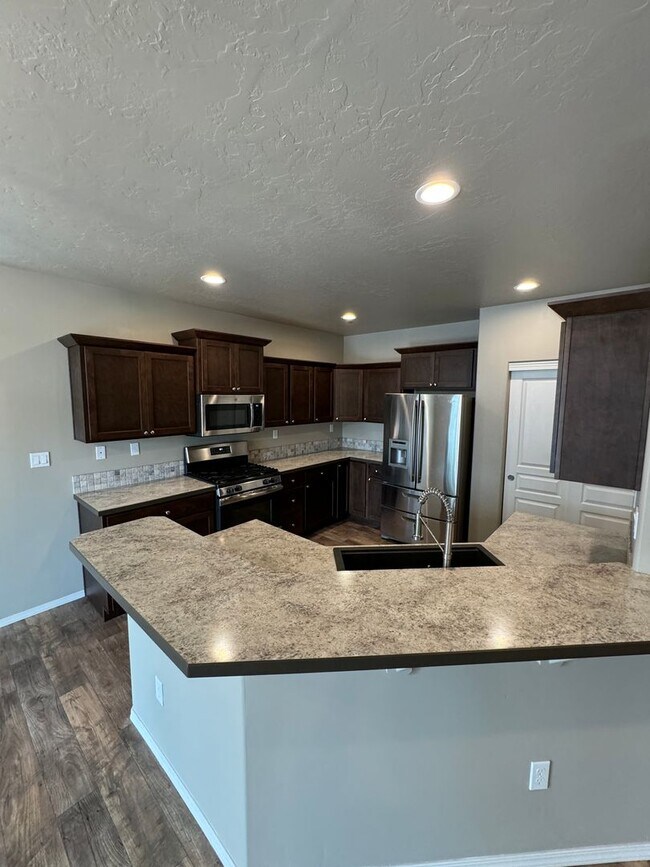 Building Photo - Charming 3-bedroom, 2-bathroom home locate...