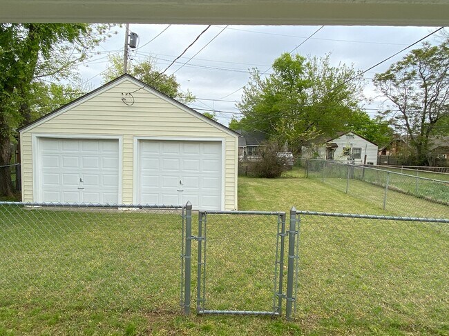 Building Photo - 4711 E 4th Pl