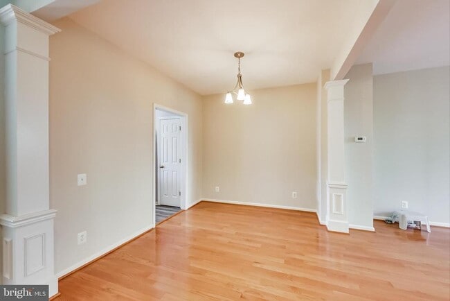 Building Photo - 5294 Jule Star Dr