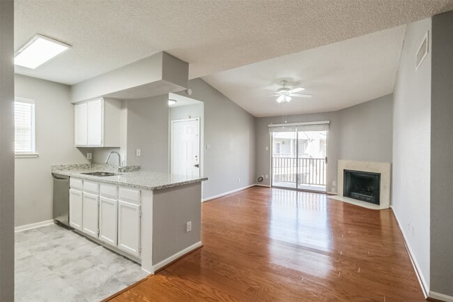 Building Photo - 3100 Jeanetta St