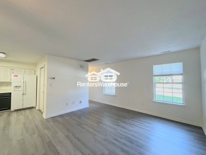 Building Photo - 2801 Leeds Ct