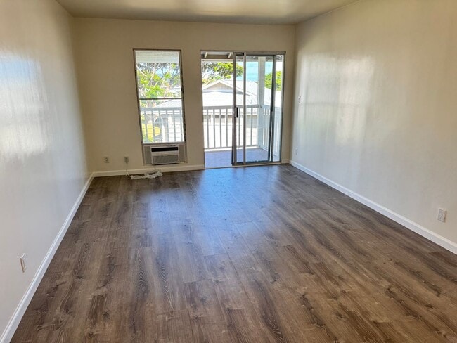 Building Photo - Fully renovated 2-bedroom, 1-bath unit located in the heart of Pearl City