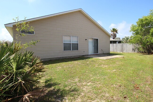 Building Photo - Southwest Pensacola 3BR Home Near NAS Pensacola & Perdido Key with Vaulted Ceilings, Island Kitch...