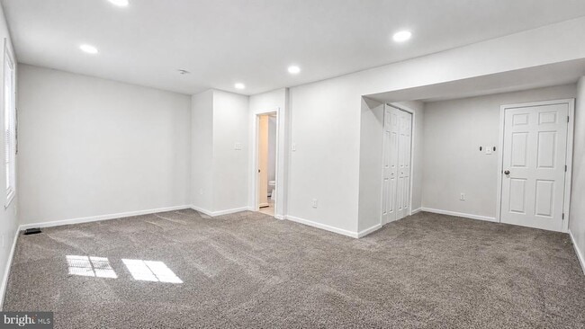 Building Photo - 1660 Willowwood Ct