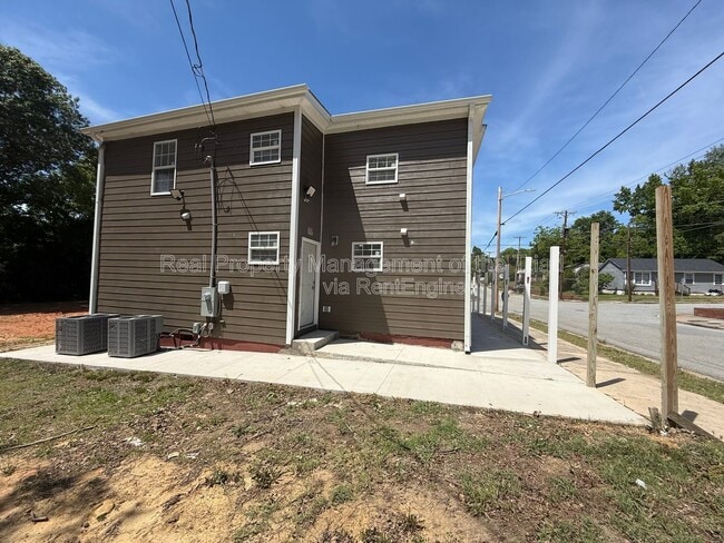 Building Photo - 1226 Hoover Ave