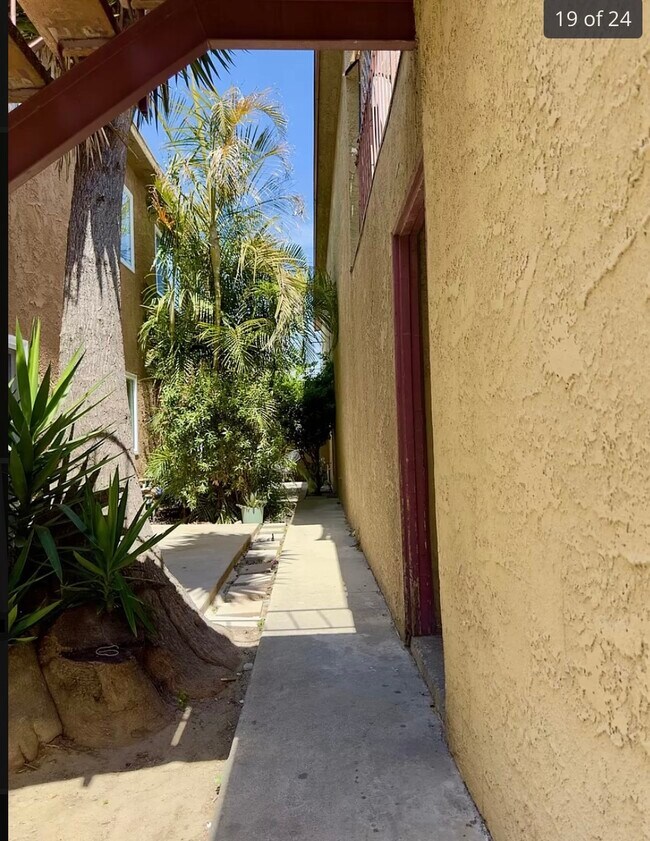 Building Photo - 22718 Figueroa St