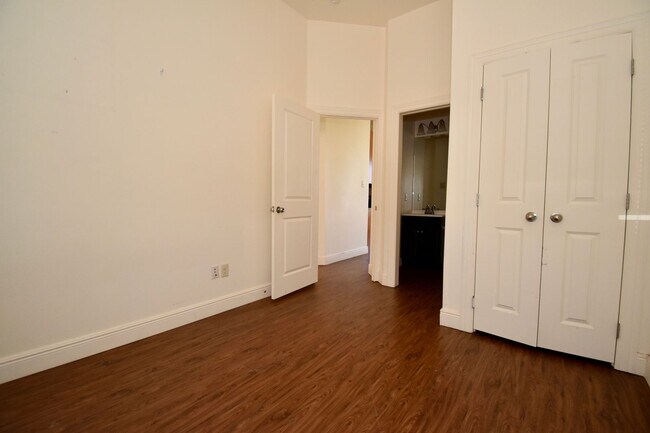 Building Photo - Pine Grove Apartments