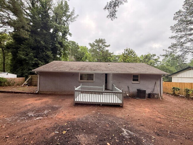 Building Photo - 657 Robert E Lee Pkwy