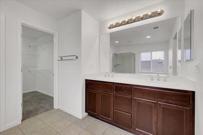 Building Photo - 566 Del Mar Cir