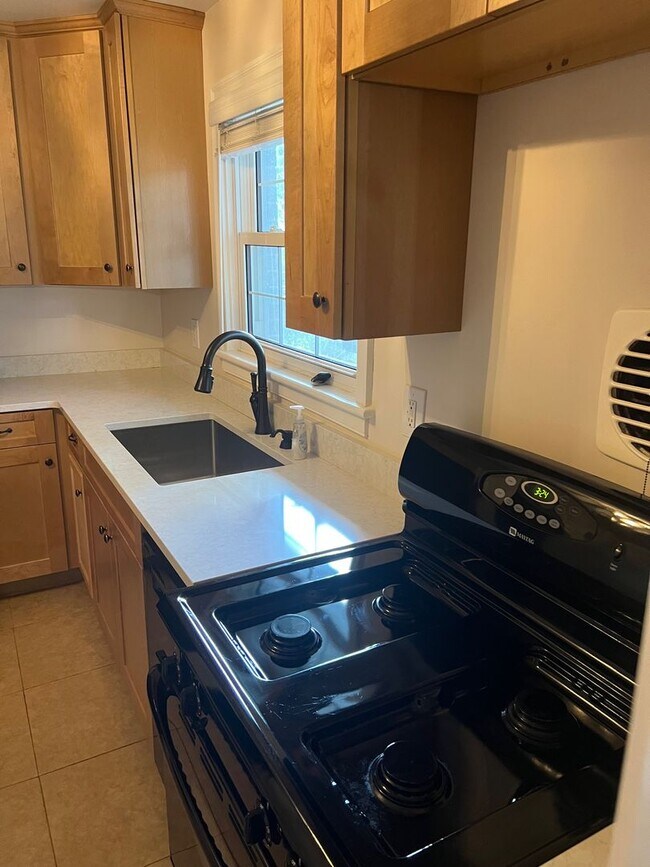 Building Photo - BEAUTIFUL RANCH HOME WITH NEW KITCHEN AND ...
