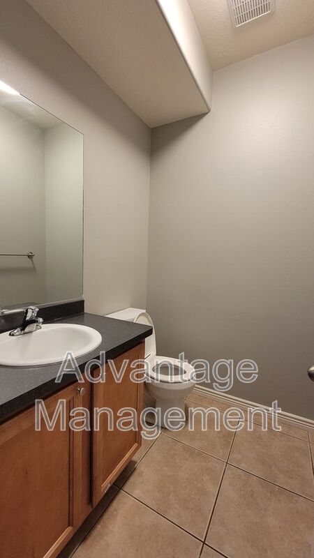 Building Photo - 251 Sunshine Dr