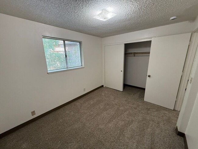 Building Photo - 3346 Willow Ct SE