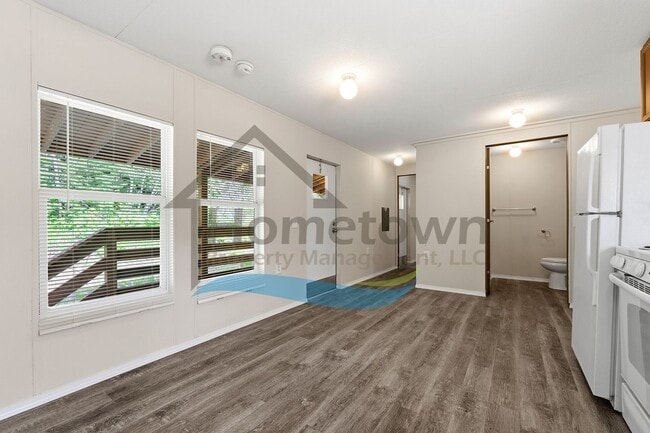 Building Photo - 2 Bedroom 1 Bath Home with Off Street Parking Available in Sagle!