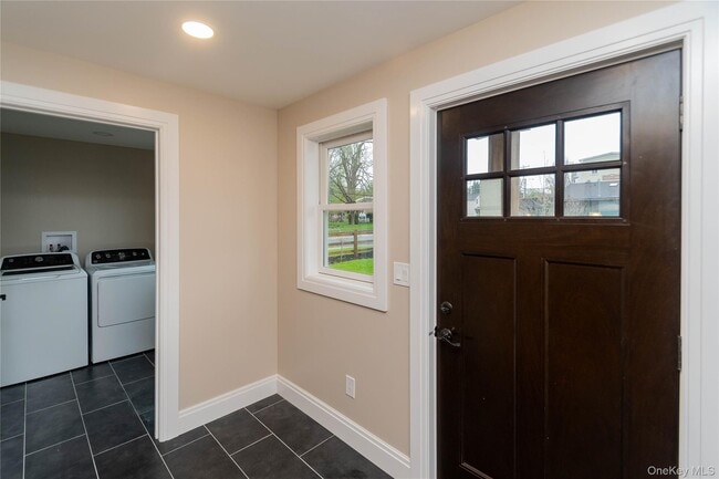 Building Photo - 4407 Albany Post Rd