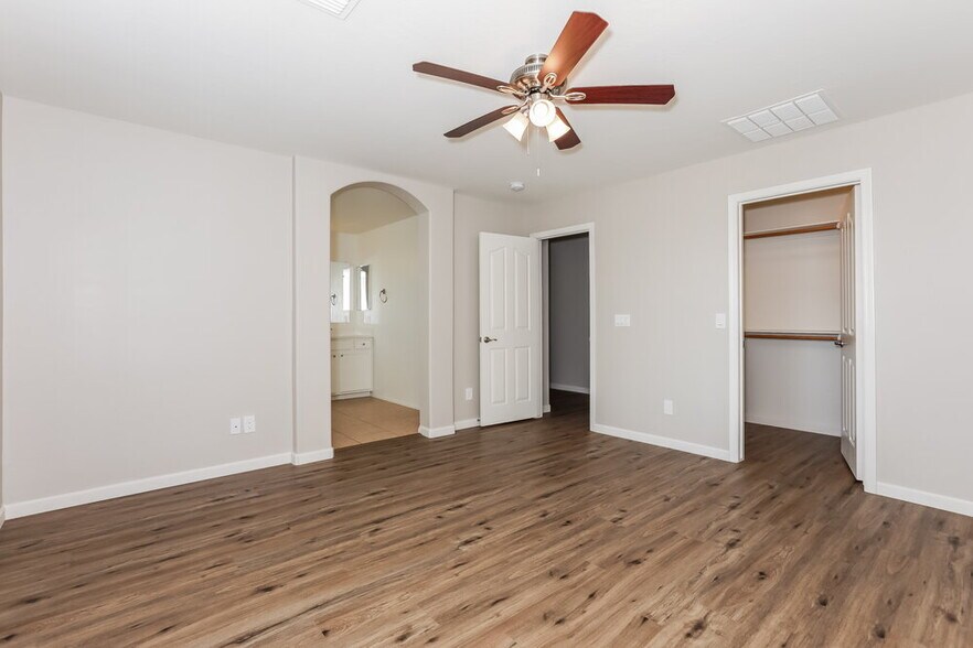 Building Photo - 1465 E Mia Ln