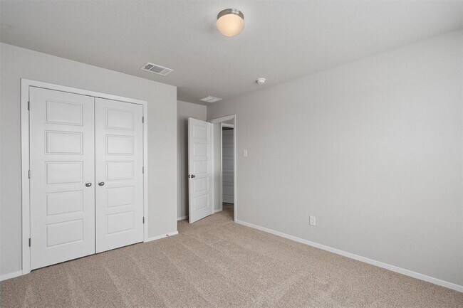Building Photo - 621 Running Creek Dr