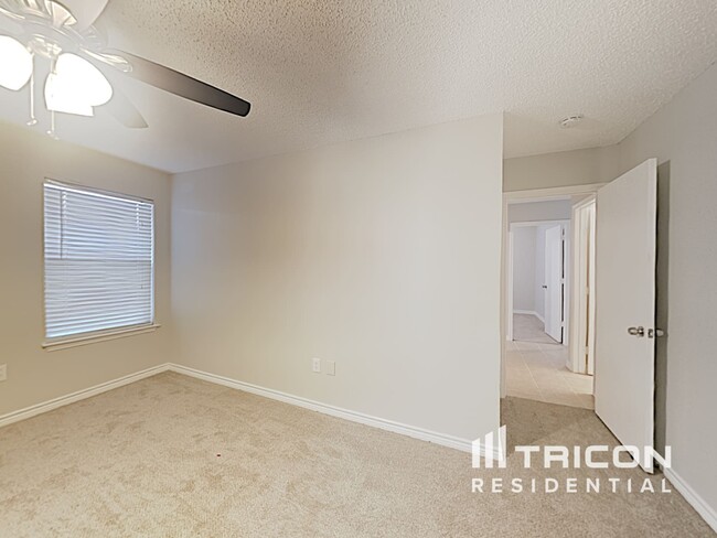 Building Photo - 1120 Hidden Creek Dr