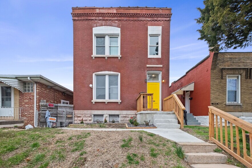 Front - 3855 S Compton Ave