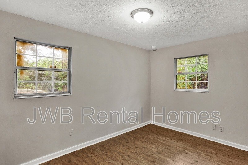 Building Photo - 9613 Priory Ave