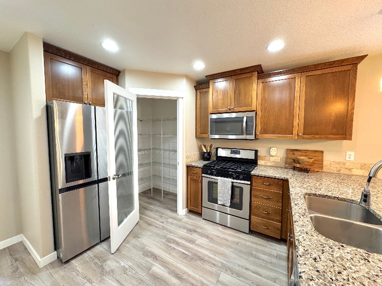 Building Photo - 5021 NE 29th Ave