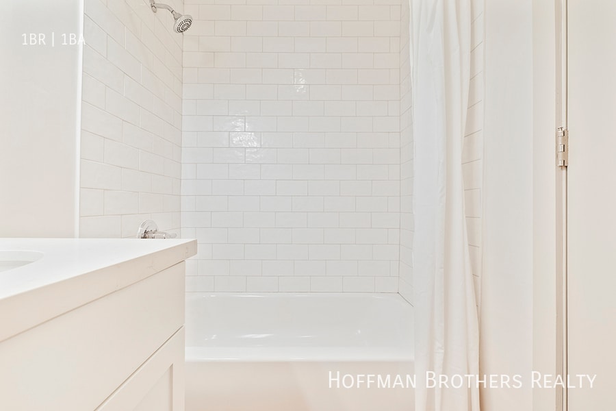 Building Photo - 821 3rd St